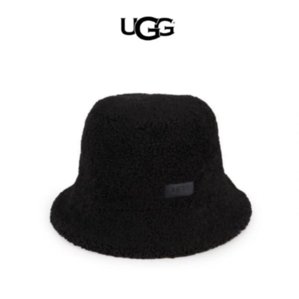 UGG Black Faux Fur Bucket Hat NWT - Picture 1 of 12